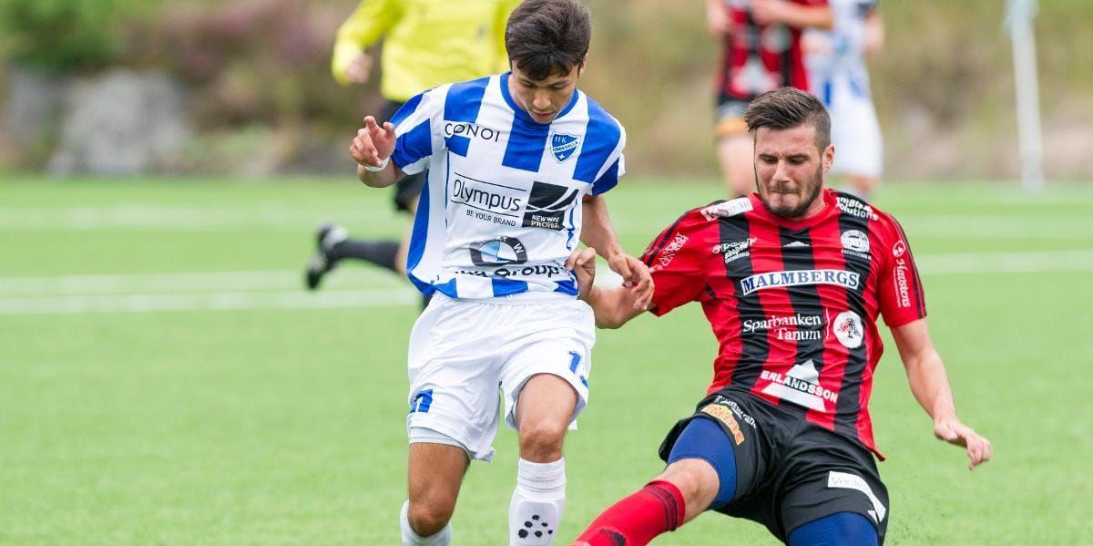 Derbykaraktär. Bilal Moussa och Mergim Berisha i närkamp under DM-semifinalen mellan IFK Uddevalla och Grebbestad.