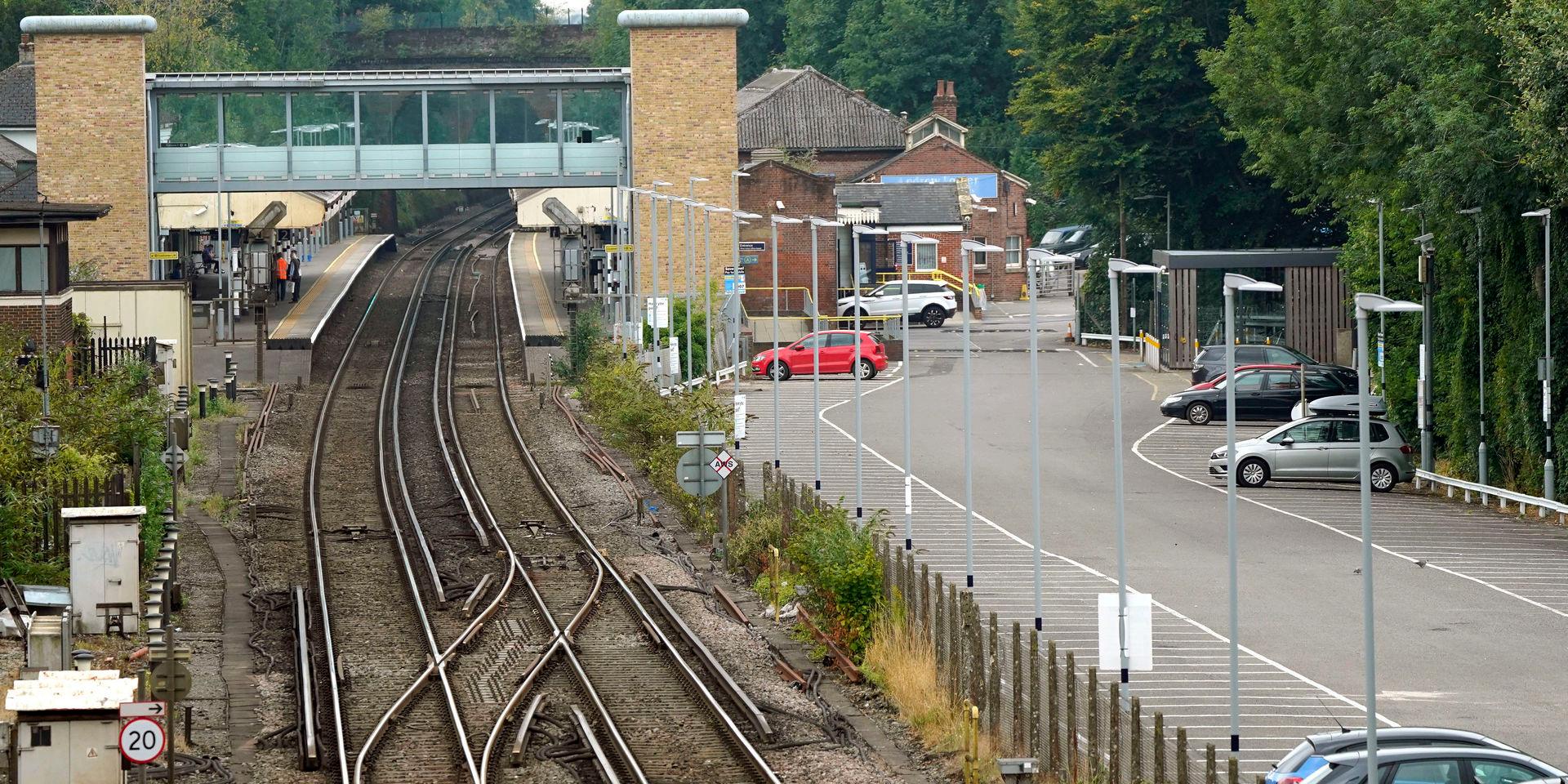 Tomma tågspår vid Winchester i Hampshire i södra England på torsdagen.