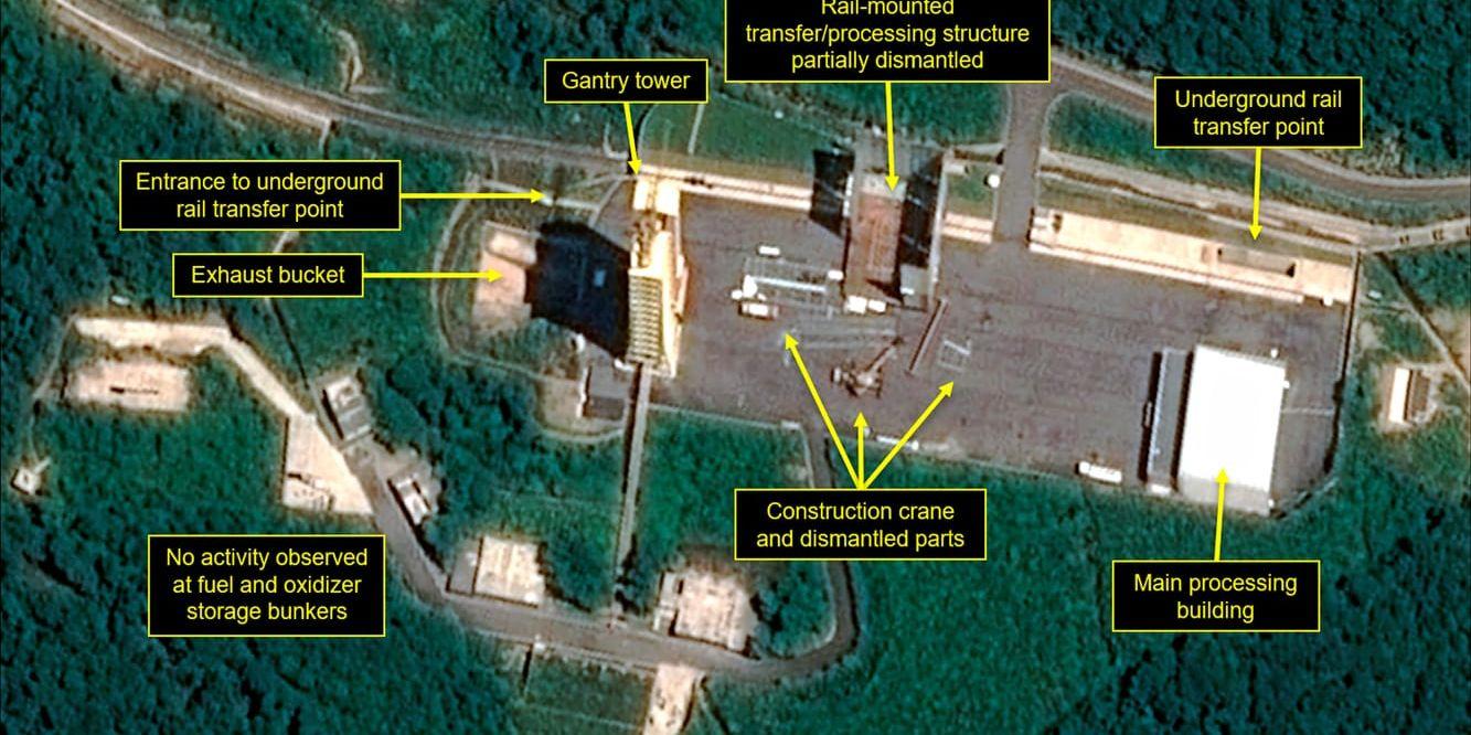 En satellitbild som publicerade i somras visar vad amerikanska forskare säger är påbörjad nedmontering av en anläggning för satellituppskjutning i Sohae. Nu säger en forskargrupp att Nordkorea har minst 13 robotbaser som inte har redovisats. Arkivbild.