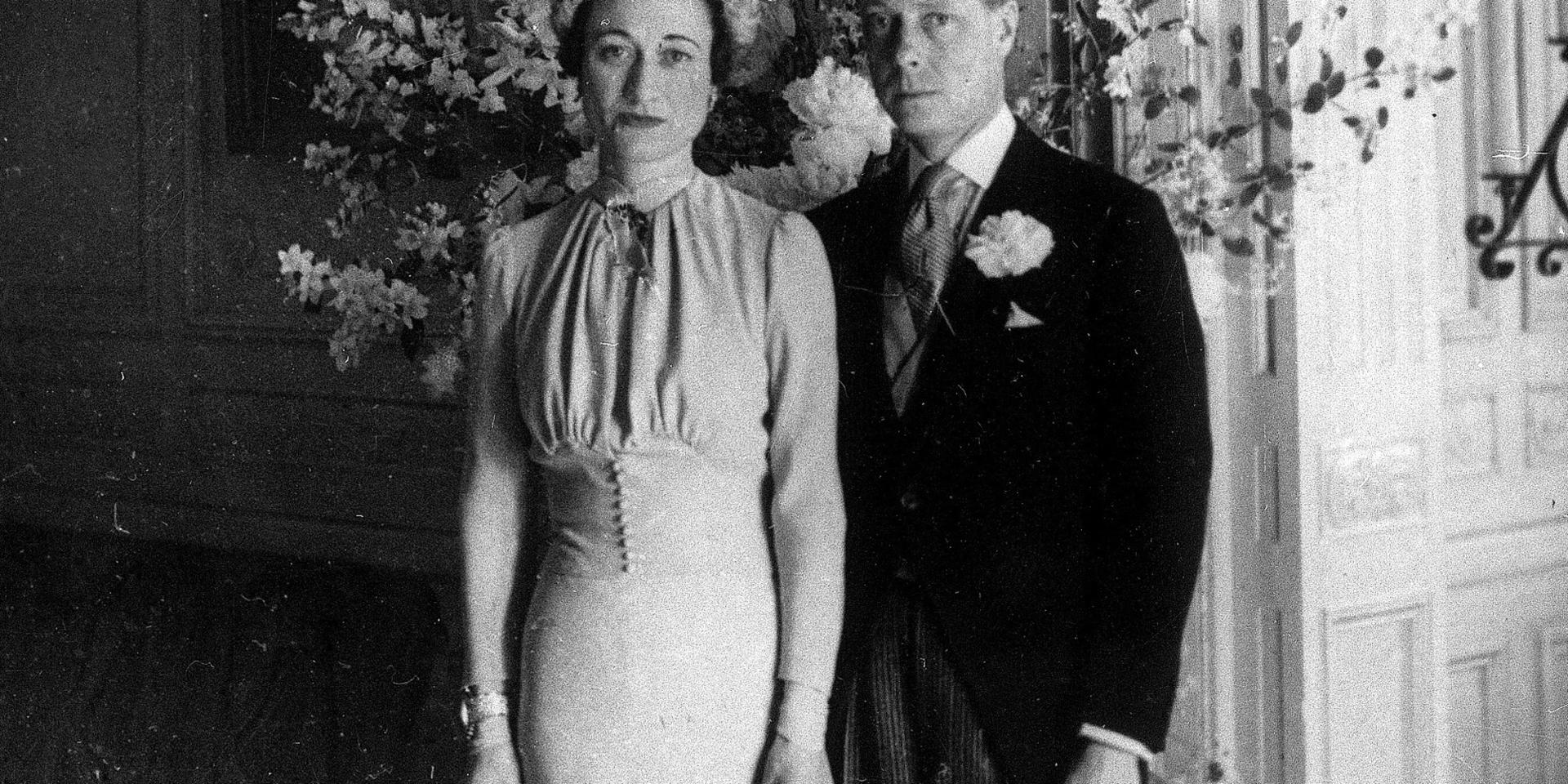 Den tidigare brittiske kungen Edward V III och Wallis Simpson efter att paret gift sig i juni 1937. Beslutet att gifta sig med varandra hade orsakat en konstitutionell kris i Storbritannien som ledde till att kungen abdikerade. Arkivbild. 