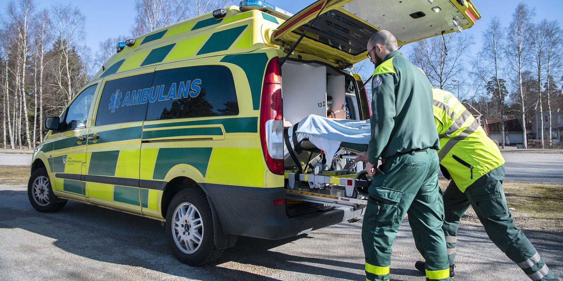 Även det reviderade förslaget till neddragningar i ambulansverksamheten sannolikt kommer att innebära direkt fara för liv om de genomförs, menar Heikki Klaavuniemi.