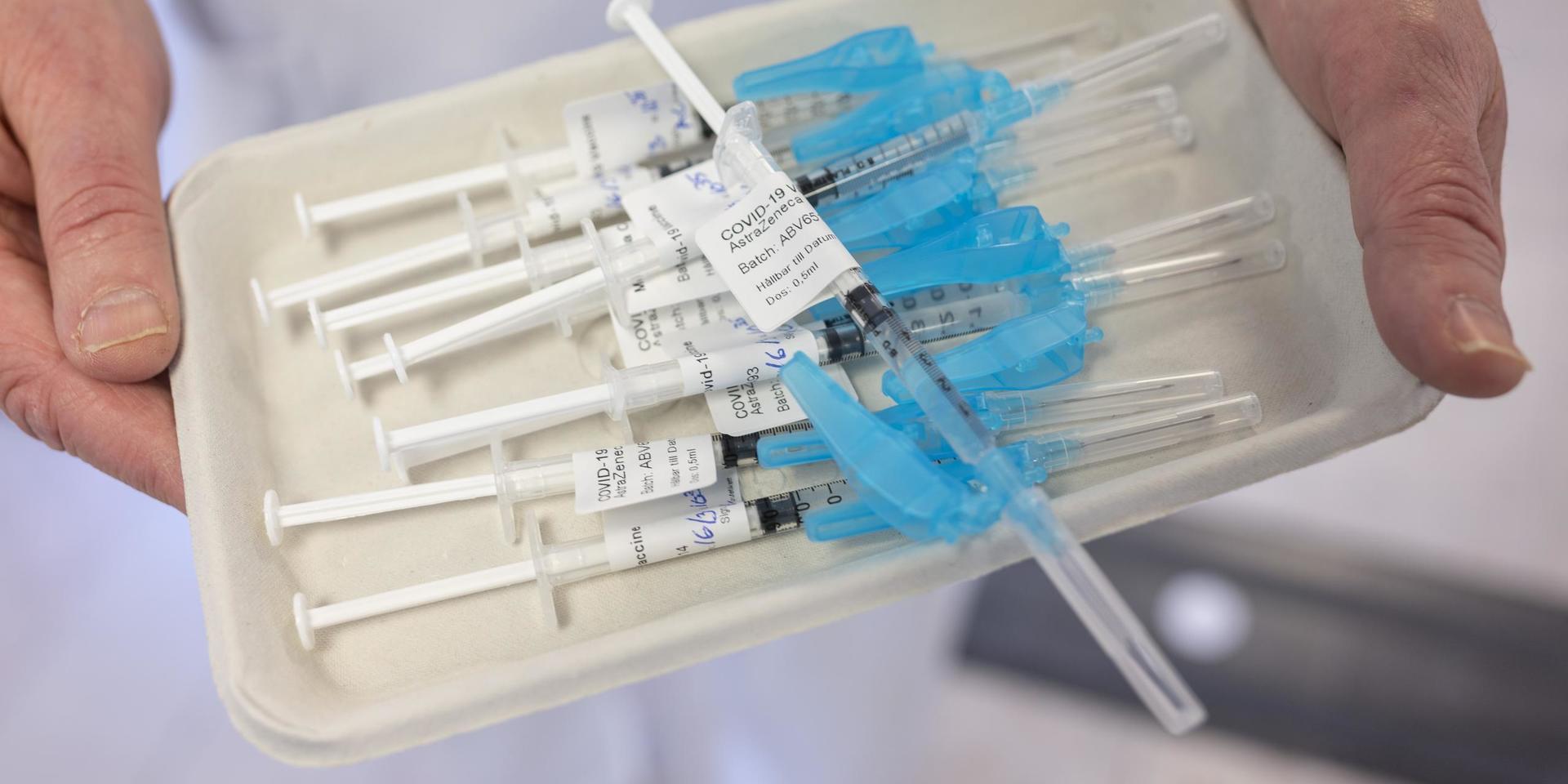 De fem personer som drabbats av blodproppar efter att ha vaccinerats med Astra Zenecas coronavaccin hade skyhöga nivåer av en typ av antikroppar. Arkivbild.