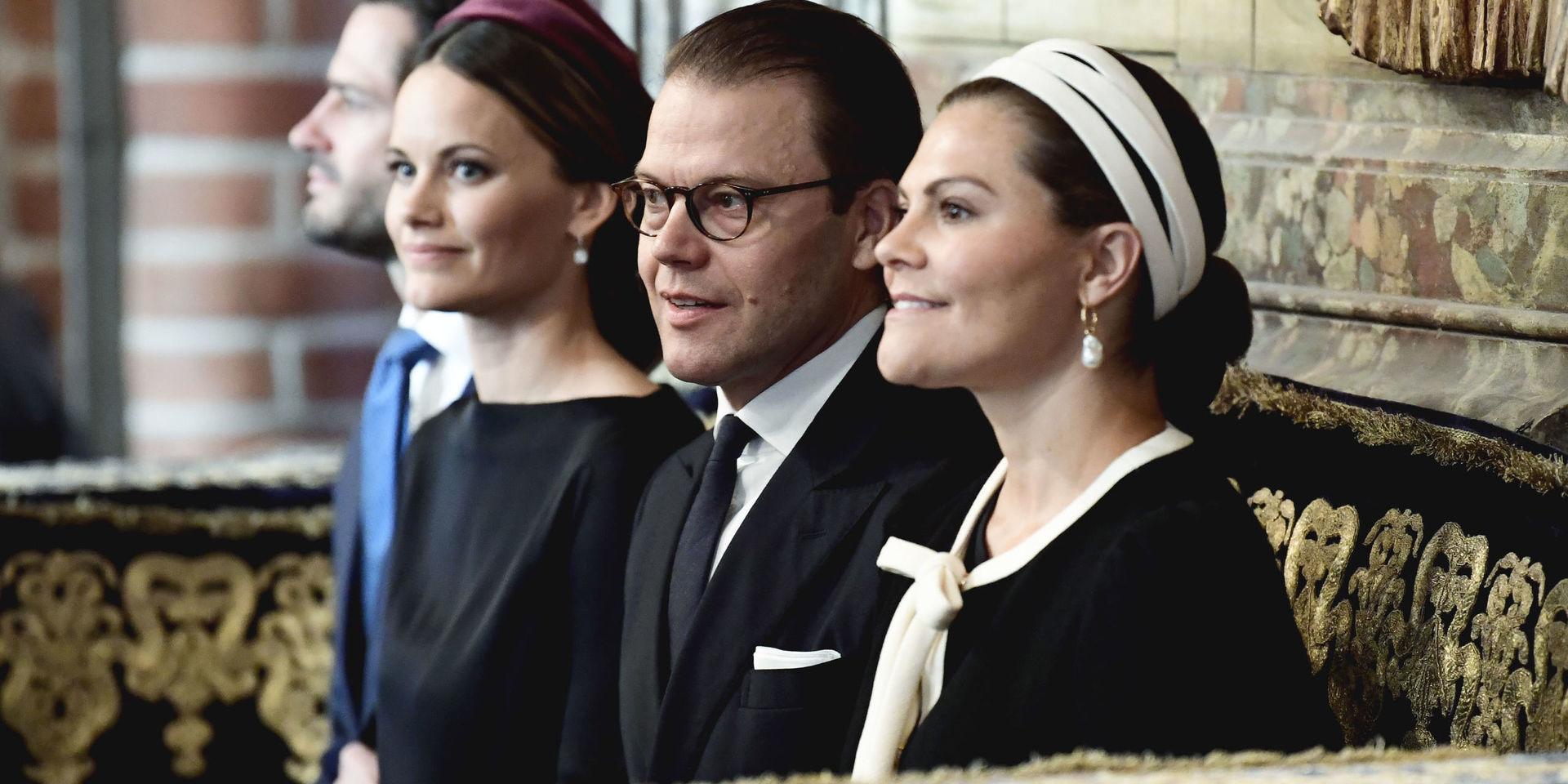 Prins Carl Philip, prinsessan Sofia, prins Daniel och kronprinsessan Victoria i Storkyrkan för att delta i gudstjänsten inför riksmötets öppnande.