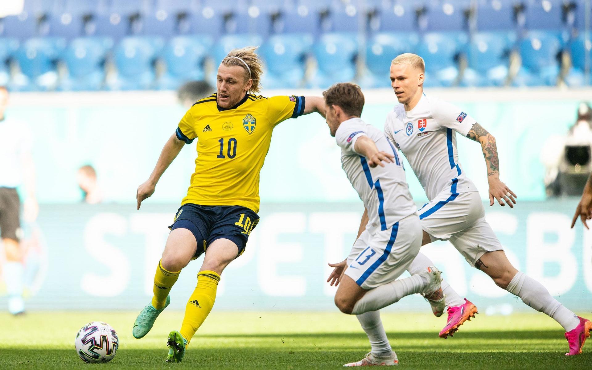 Emil Forsberg of Sweden and Patrik Hrosovsky of Slovakia during the UEFA Euro 2020 Football Championship match between Sweden and Slovakia on June 18, 2021 in Saint Petersburg. 