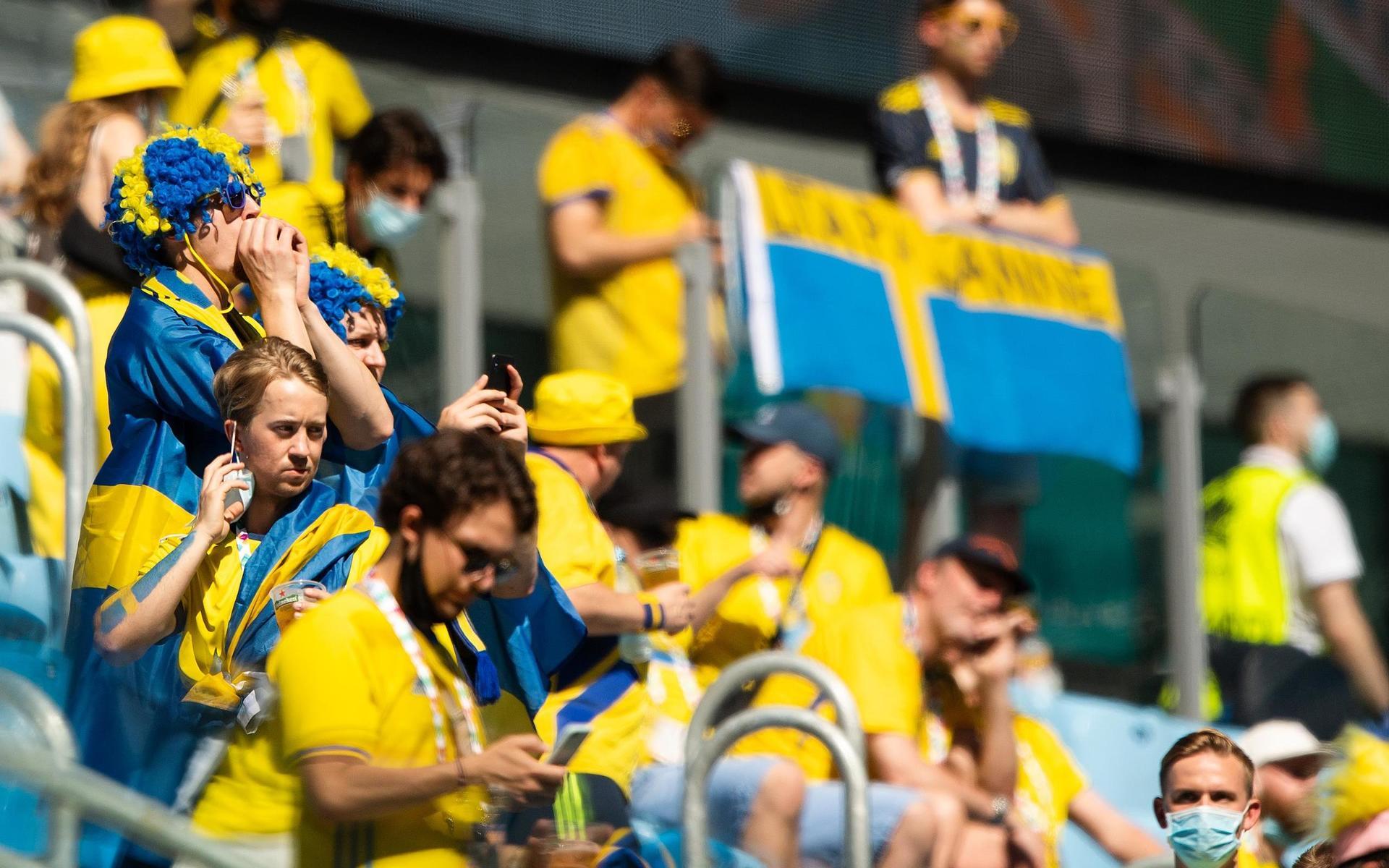 Swedish fans during warm up ahead of the UEFA Euro 2020 Football Championship match between Sweden and Slovakia on June 18, 2021 in Saint Petersburg.