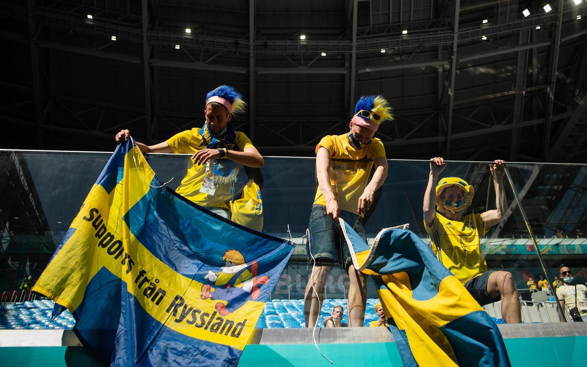 Swedish fans ahead of the UEFA Euro 2020 Football Championship match between Sweden and Slovakia on June 18, 2021 in Saint Petersburg.