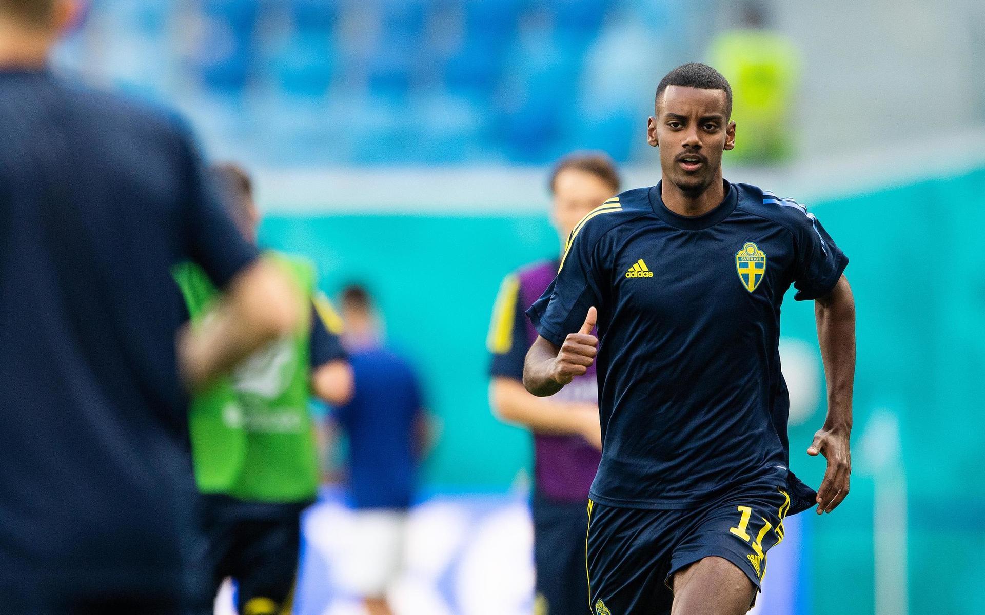 Alexander Isak of Sweden during warm up ahead of the UEFA Euro 2020 Football Championship match between Sweden and Slovakia on June 18, 2021 in Saint Petersburg. 
