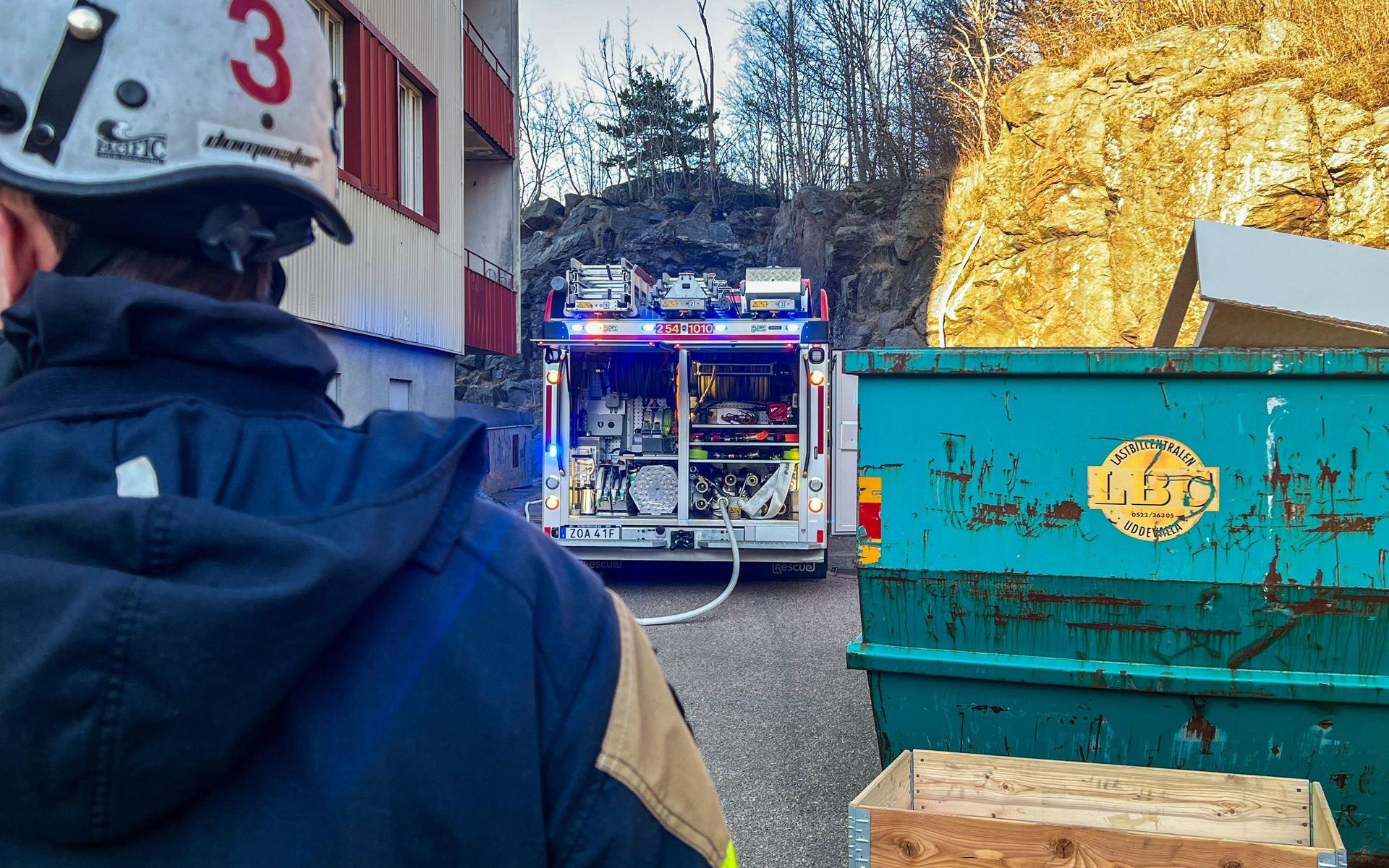 Under måndagseftermiddagen larmades räddningstjänsten till en terrängbrand i Uddevalla.