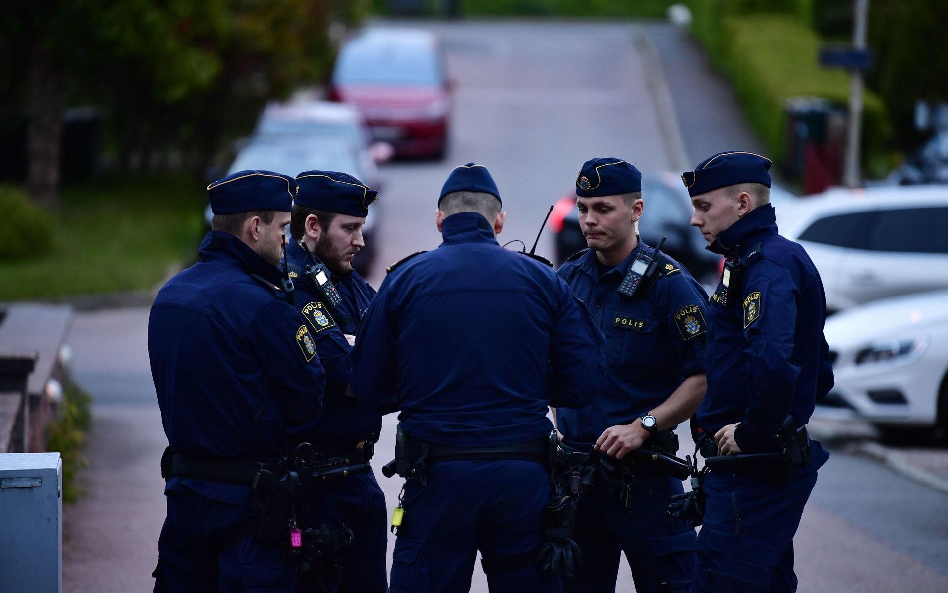 Under fredagskvällen befann sig polisen på plats på Hisingen med flera patruller samt kriminaltekniker. 