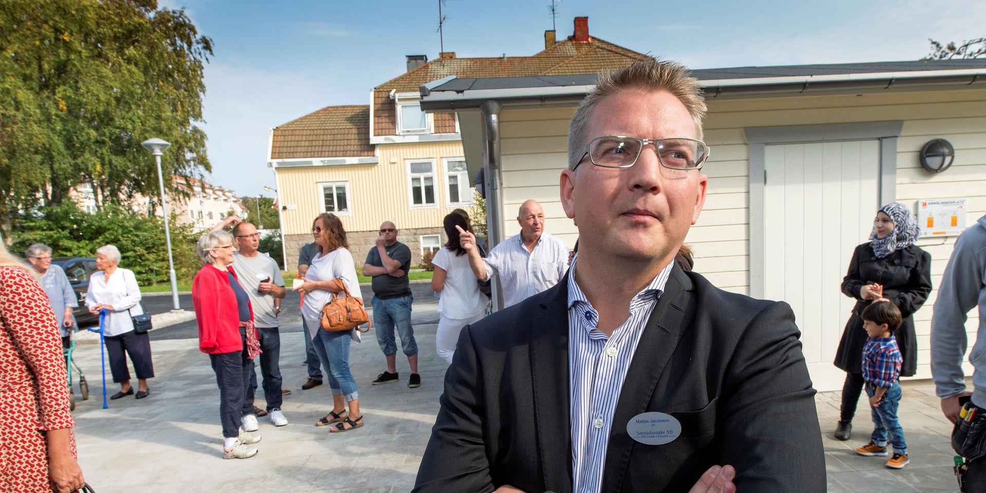 Mattias Jakobsson, vd på Sotenäsbostäder, vid invigningen av lägenheter för äldre i Hunnebostrand hösten 2016.