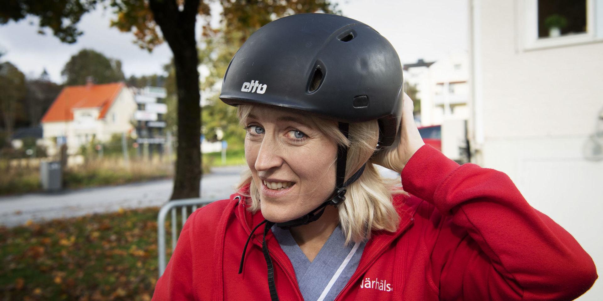 Ulrika Klasson distriktssköterska i Borås cyklar på jobbet . Bild Stefan Berg