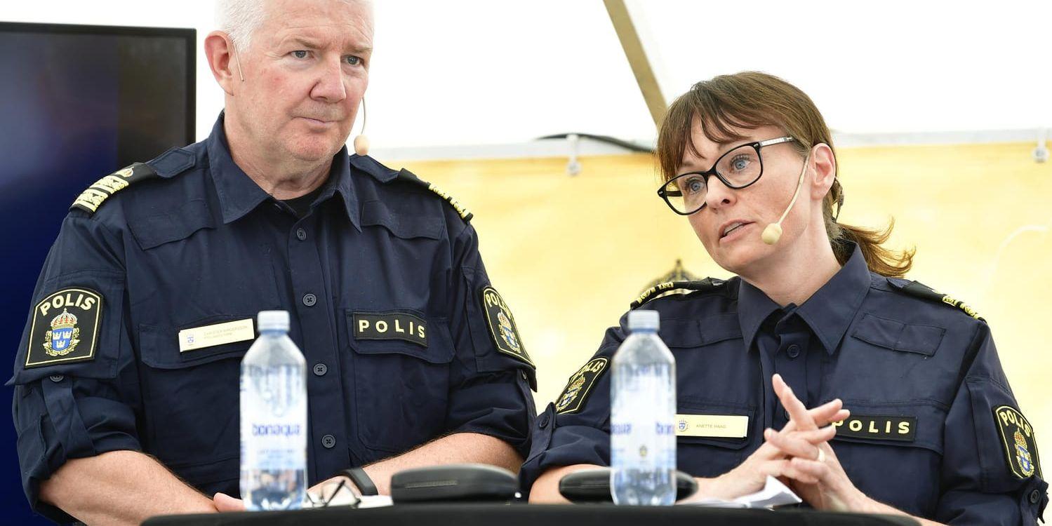 Christer Birgersson, kommenderingschef för polisen insats i Almedalen och Anette Haag, biträdande kommenderingschef under söndagens presskonferens om polisen och säkerhetspolisens arbete under Almedalsveckan.