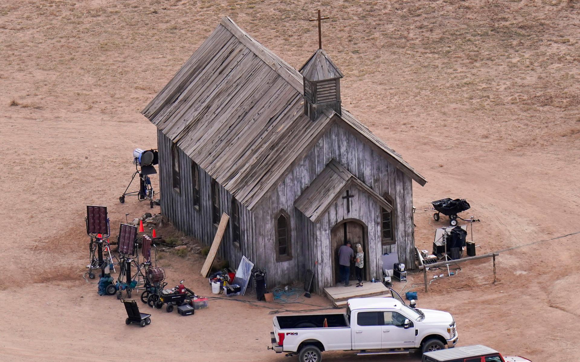 Den kyrka skjutningen inträffade i. ”Rust” är en västernfilm som utspelar sig på sent 1800-tal.