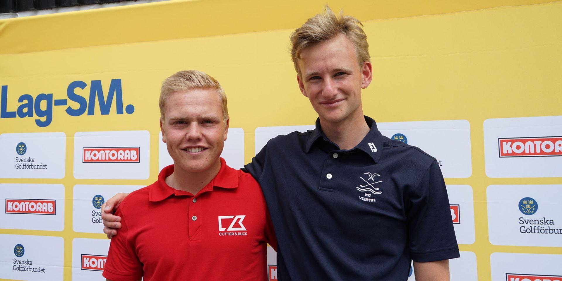 Algot Kleen från Skaftö GK (t.v) och Rasmus Hjelm från Ljunghusens GK tog EM-brons tillsammans med pojklandslaget i lördags. Nu tävlar de emot varandra på Lag-SM