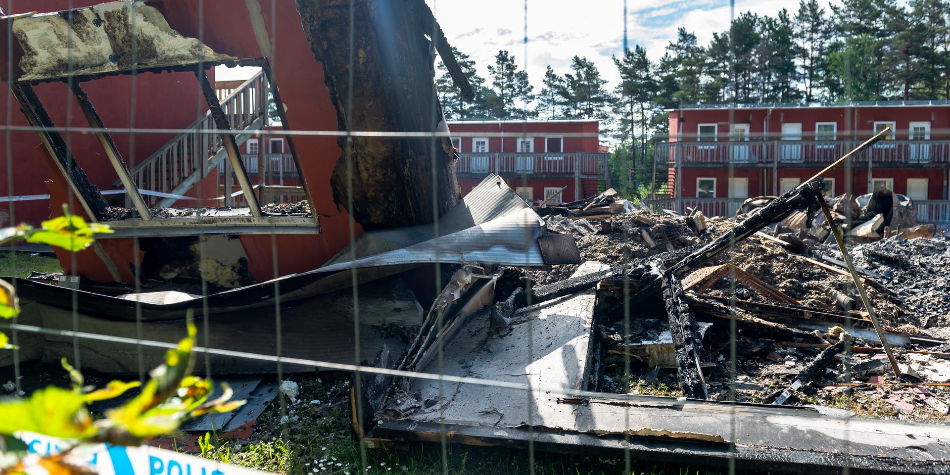 Sex personer misstänkta för branden på Karlstorpsvägen i Trollhättan. 