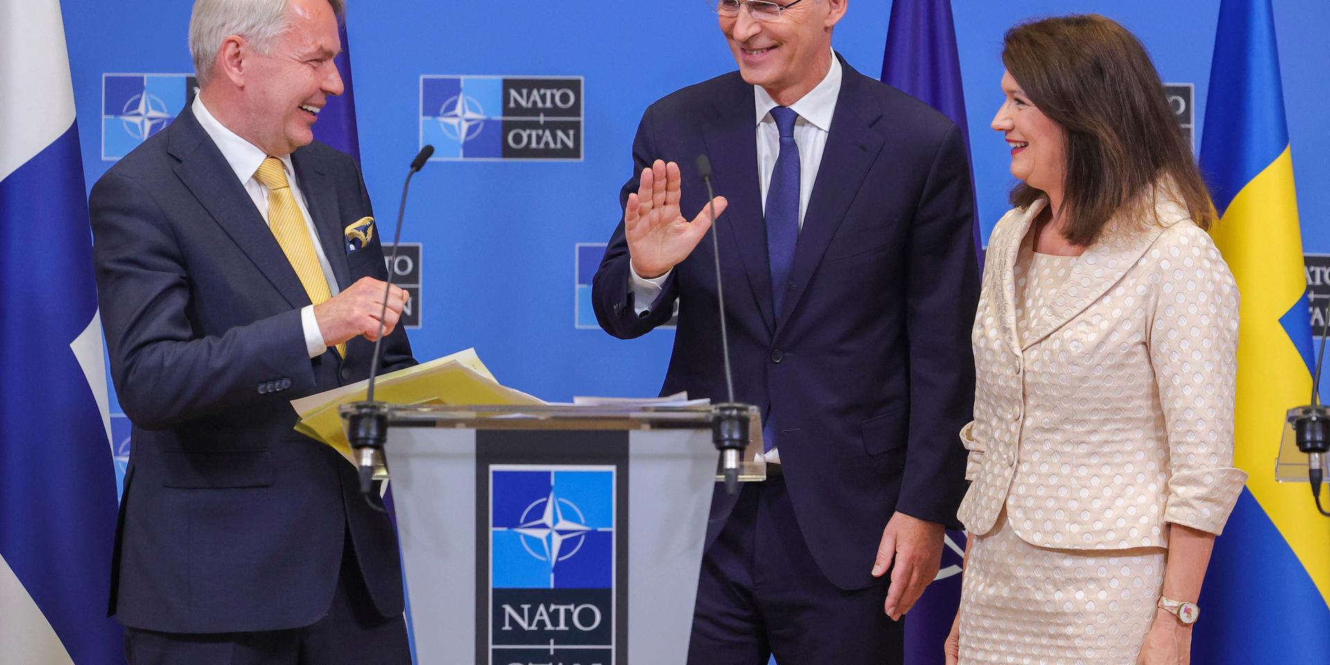 Nato vill inte avstå från kärnvapen, uttrycker skribenten.