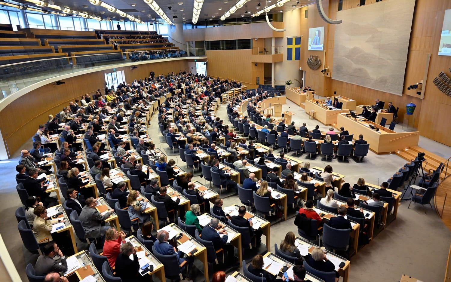 Flera omröstningar i riksdagen kan bli rysare efter att kvittningssystemet brakat samman.