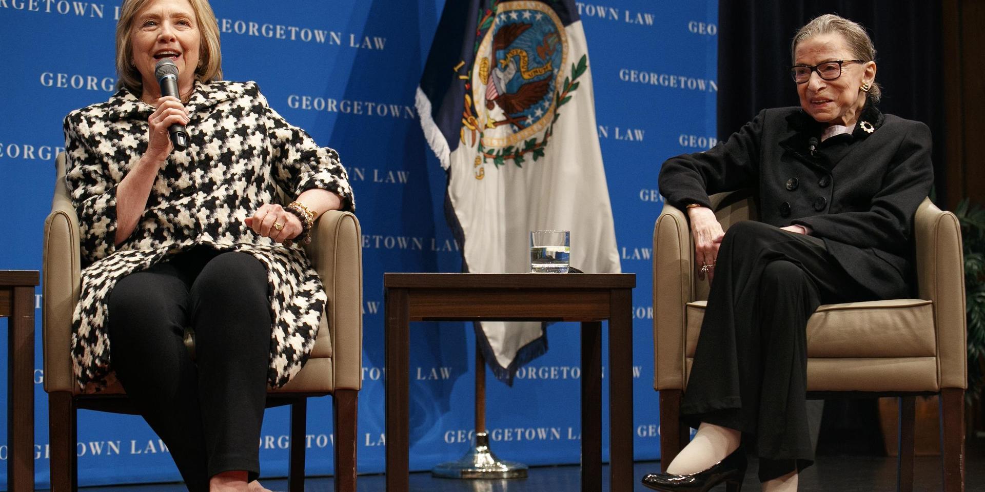 Hillary Clinton tillsammans med Ruth Bader Ginsburg under en föreläsning vid Georgetown University i Washington i fjol.