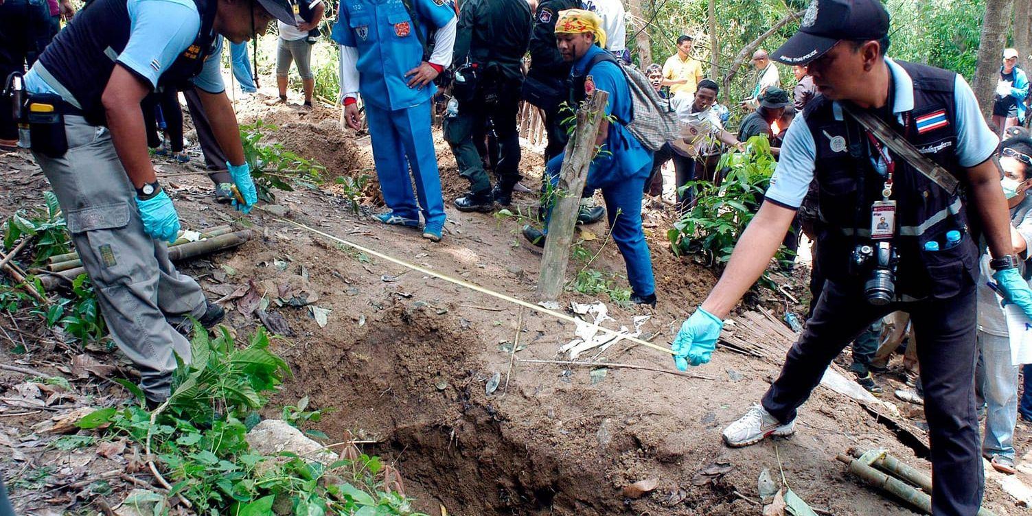 För två år sedan hittades över 30 begravda kroppar i södra Thailand, människor som hållits fångna i läger av traffickingnätverk. Arkivbild.