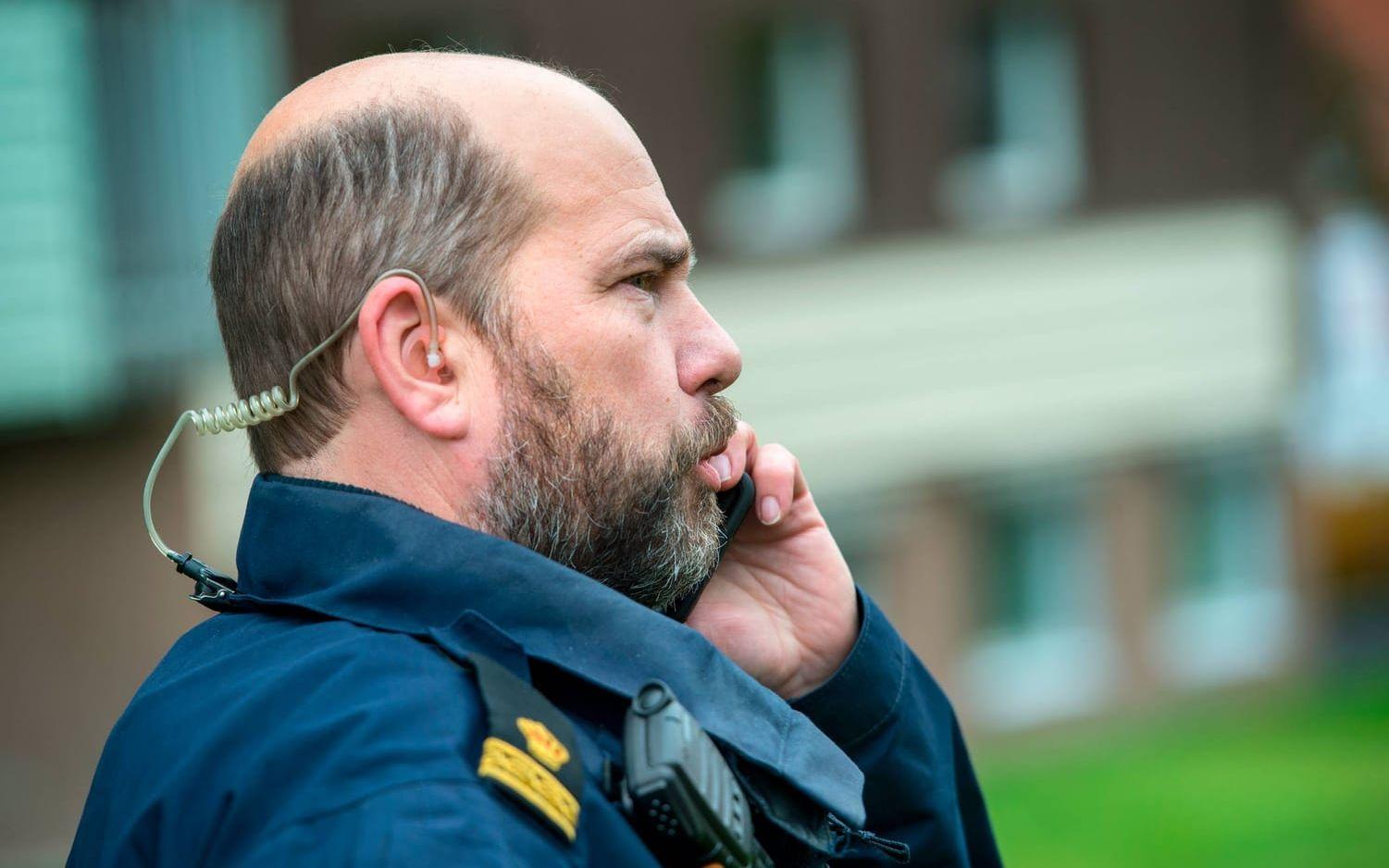 Magnus Svensson polis på plats.Bild: Stefan Bennhage
