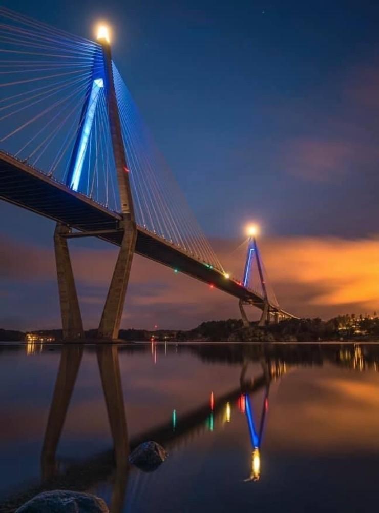 ”Jag tycker den bron är fantastiskt vacker och tycker den speglar Uddevalla!” 
