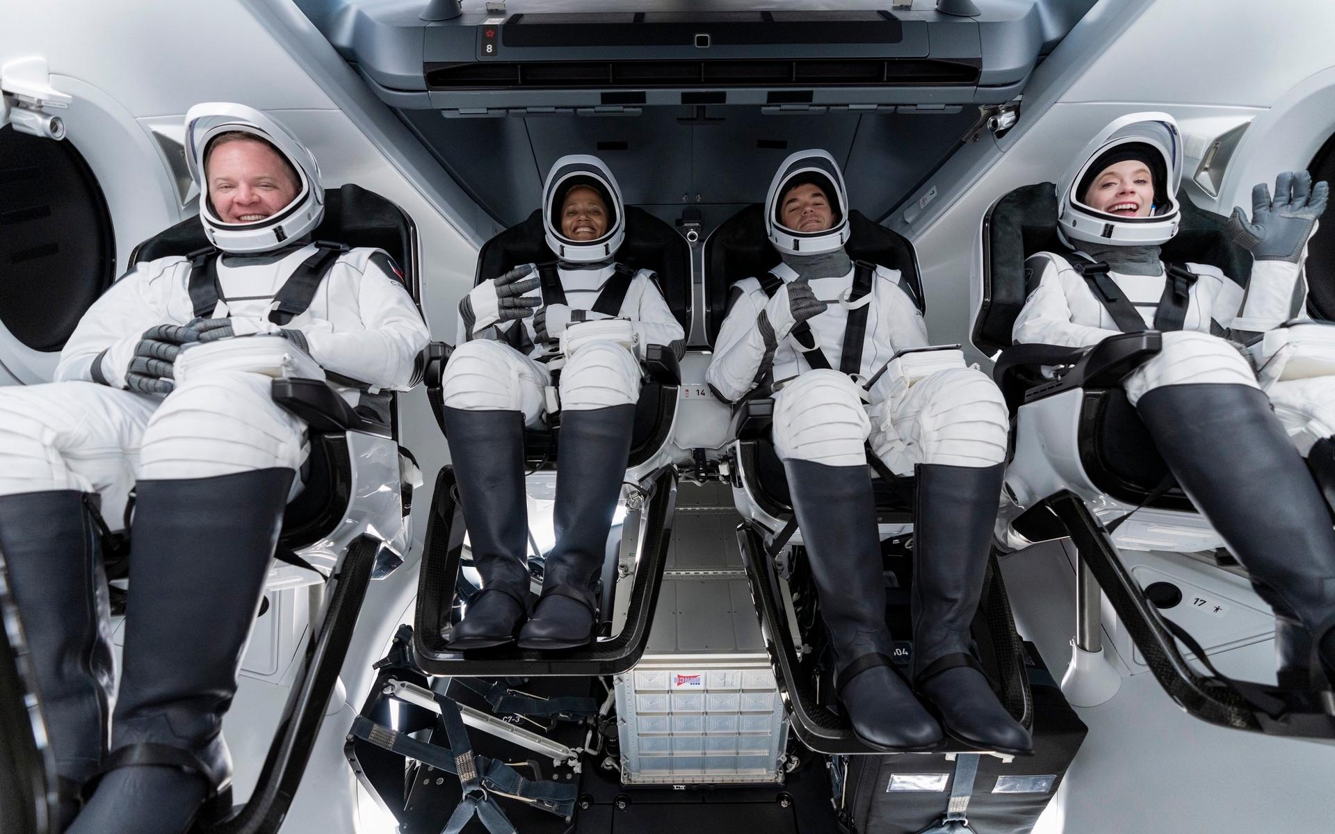Chris Sembroski, Sian Proctor, Jared Isaacman and Hayley Arceneaux. Bild: SpaceX via AP.