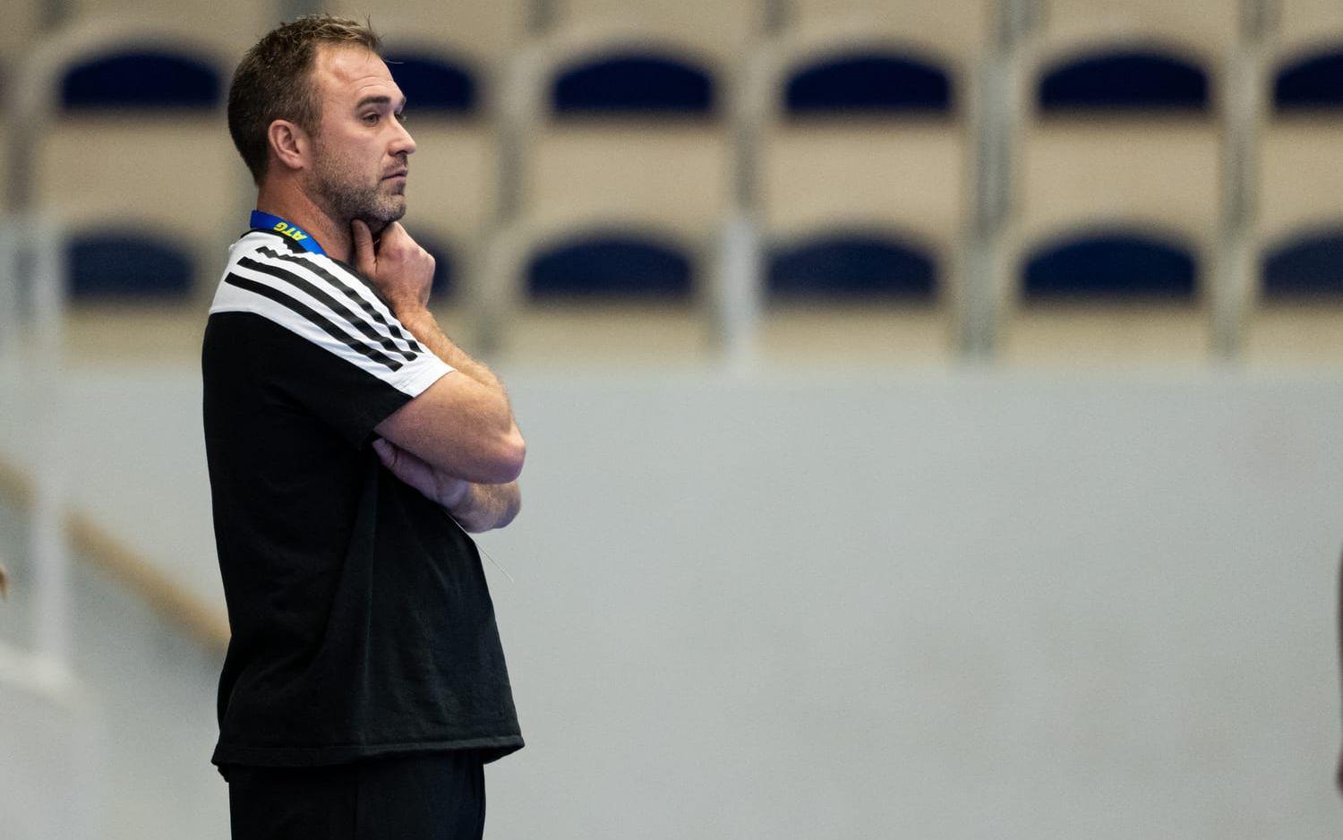Ny assisterande förbundskapten blev Sävehofs tränare Michael Apelgren. 