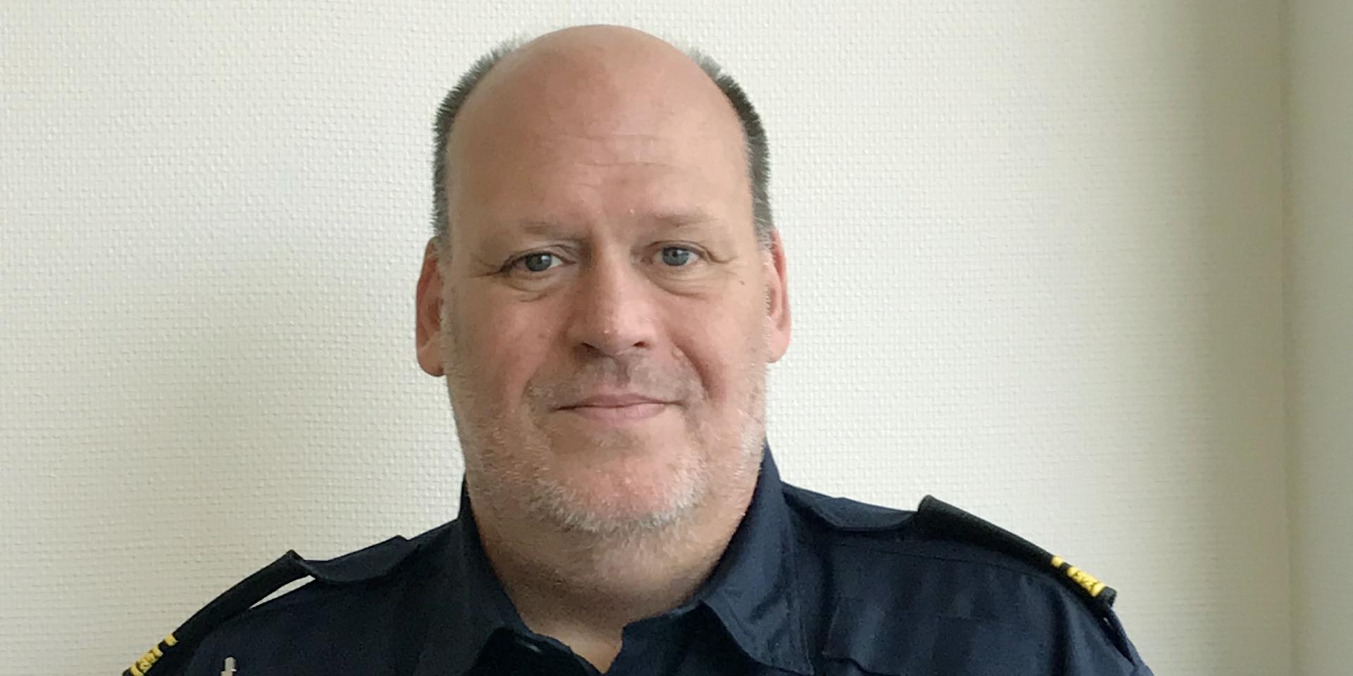 Håkan Klingborg är gruppchef på polisens trafiksektion i Göteborg. Han uppmanar till att använda reflex så här års. Det är skillnad mellan liv och död säger han.