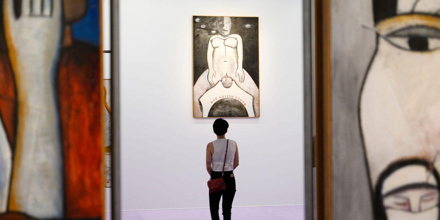 Utställningen 'Den stora kosmiska modern' visar svensk-brittiska konstnären Monica Sjöös verk på Moderna Museet.
