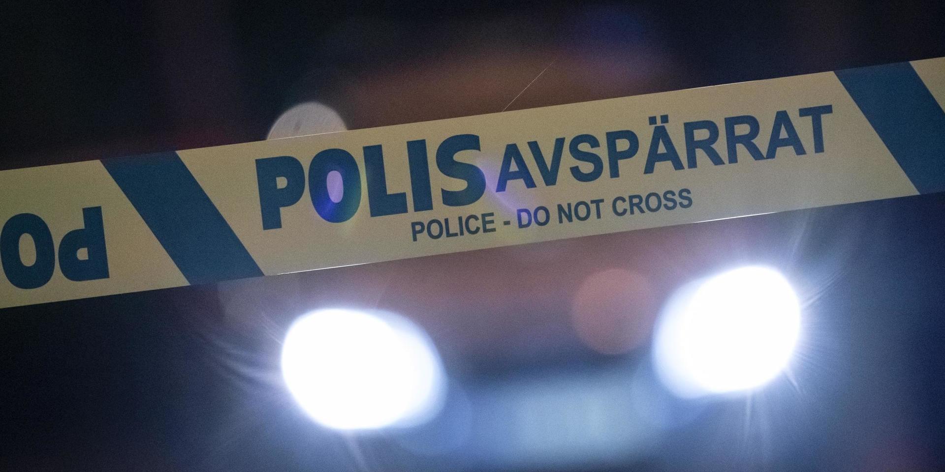 En misstänkt brottsplats har spärrats av sedan en kvinna anmält att hon blivit våldtagen i Tensta i nordvästra Stockholm. Arkivbild. 