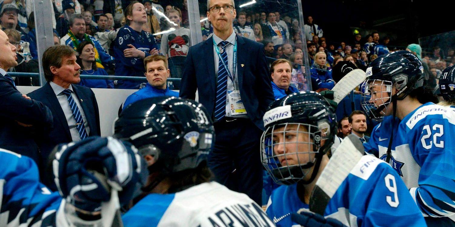 Pasi Mustonen och de finländska landslagsspelarna i ishockey var oerhört besvikna efter VM-finalförlusten mot USA.