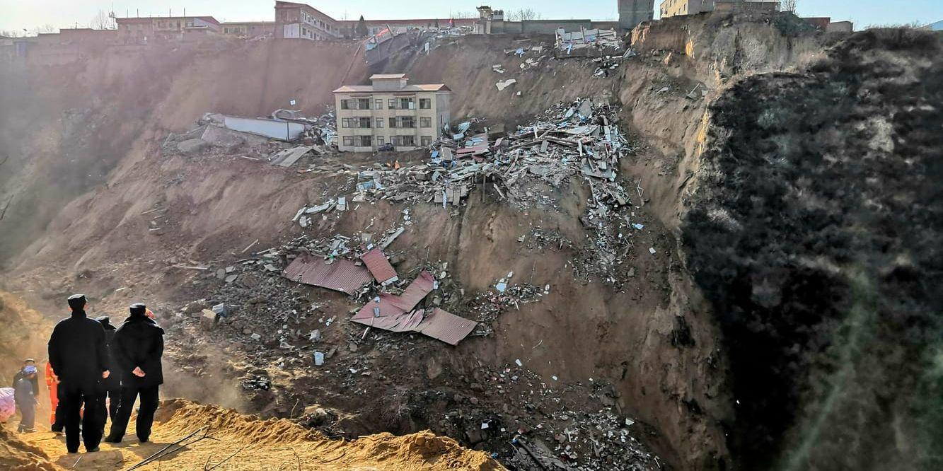 Dödstalet efter fredagens jordskred i Shanxi-provinsen i nordöstra Kina har stigit till 20. Flera byggnader förstördes i raset, bland annat flera bostadshus och ett badhus. Arkivbild.