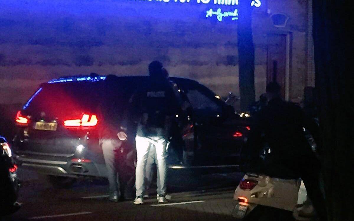 Svensken och de fyra nederländarna greps när de färdades i en bil i centrala Rotterdam.. Bild: Läsarbild