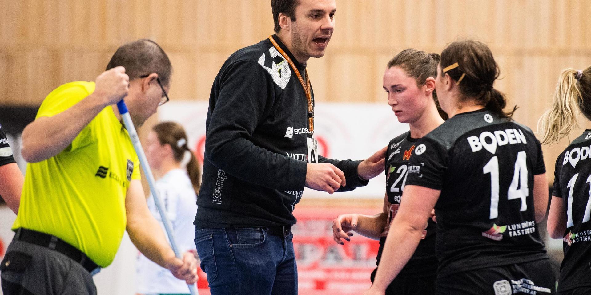Tobias Pettersson är inte längre tränare för Boden handboll i SHE.
