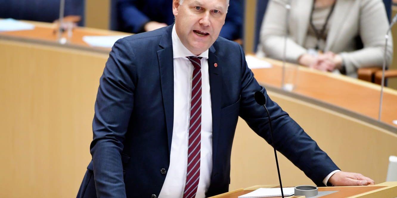 Jonas Sjöstedt (V) uttrycker kritik både mot platsen för EU-toppmötet och mot att ämnet inte lär leda till några viktiga politiska beslut. Bild: TT 