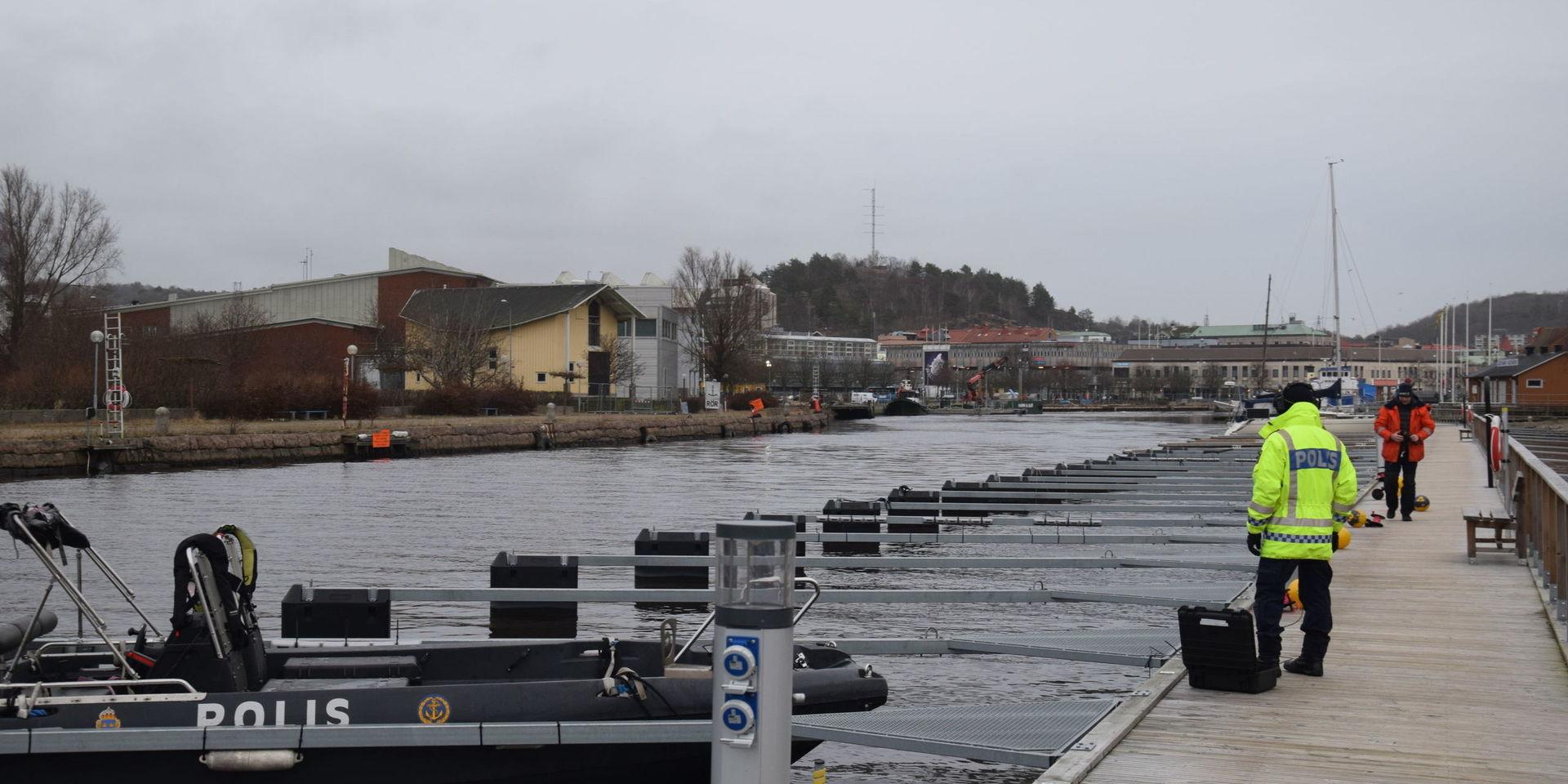 Polisens dykare från Stockholm befinner sig i Uddevalla för att leta efter kroppsdelar tillhörande Wilma Andersson.