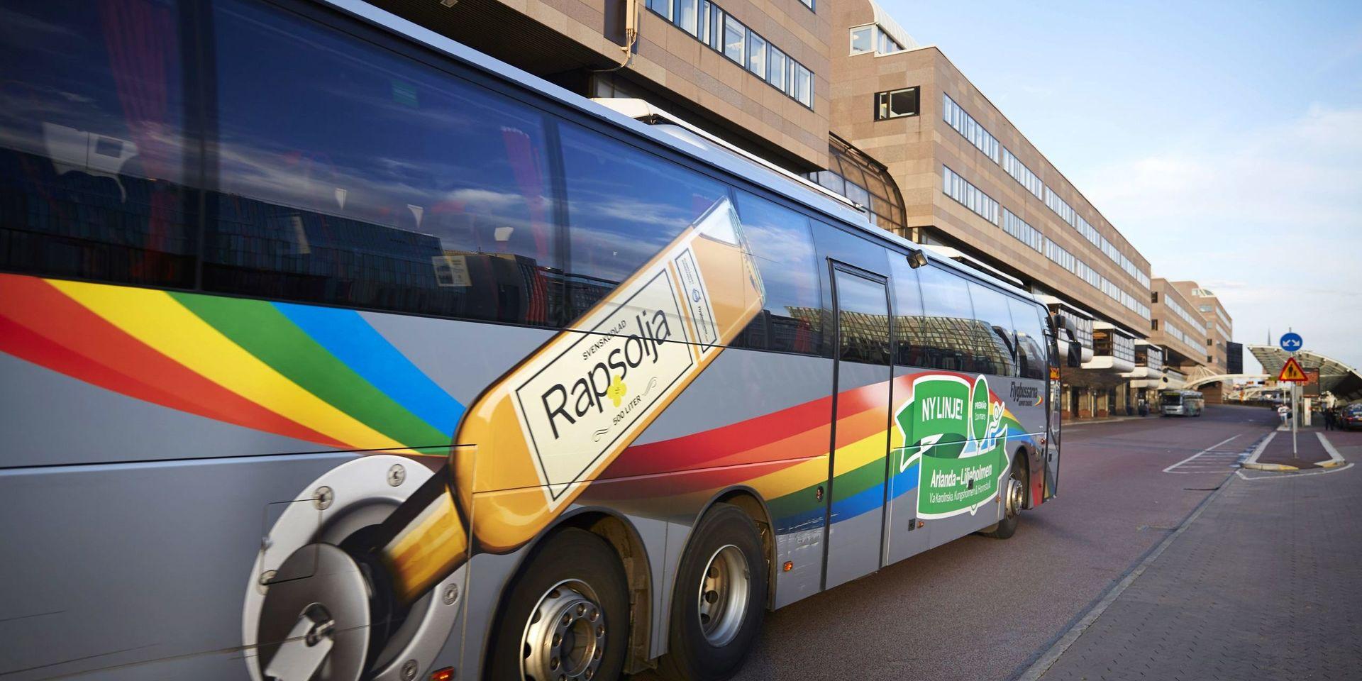 STOCKHOLM 20140702
Flygbuss som körs på rapsolja fotograferad vid Cityterminalen i Stockholm.
Foto: Fredrik Persson / TT / kod 75906 