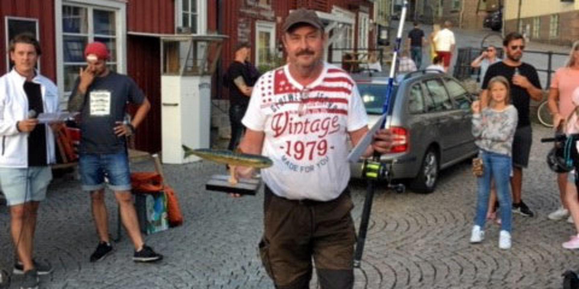 Förutom en makrilltrofé vann Daniel Hedström en resa för två, kräftor och ett fiskespö. 