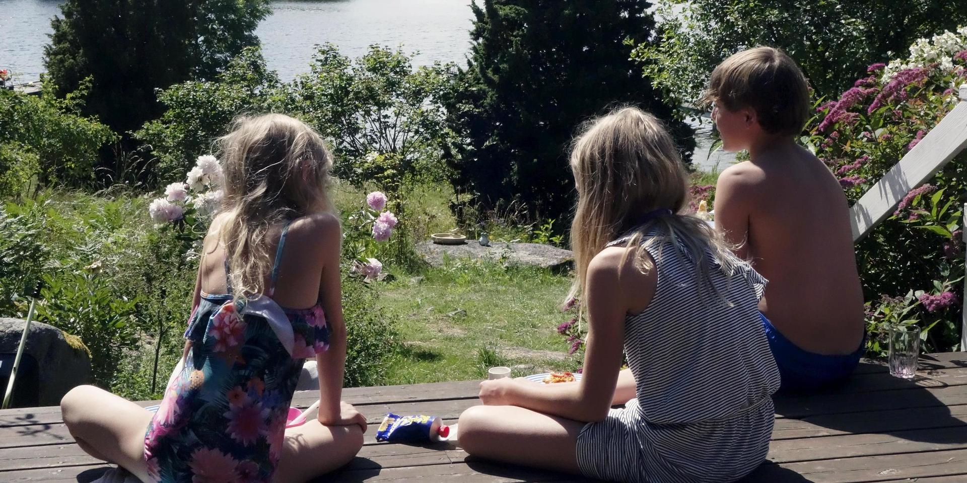 Skribenten är kritisk till att många barn i Uddevalla kommun riskerar att bli sysslolösa i sommar.