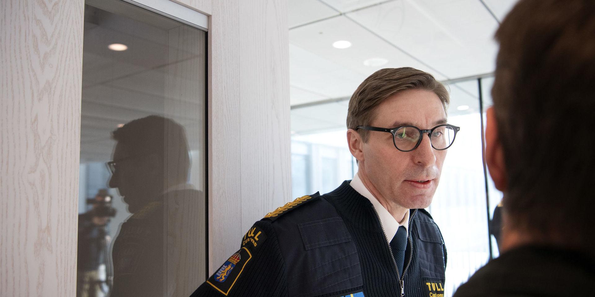 Vikarierande generaldirektör för Tullverket Fredrik Holmberg vill ha större befogenheter. 