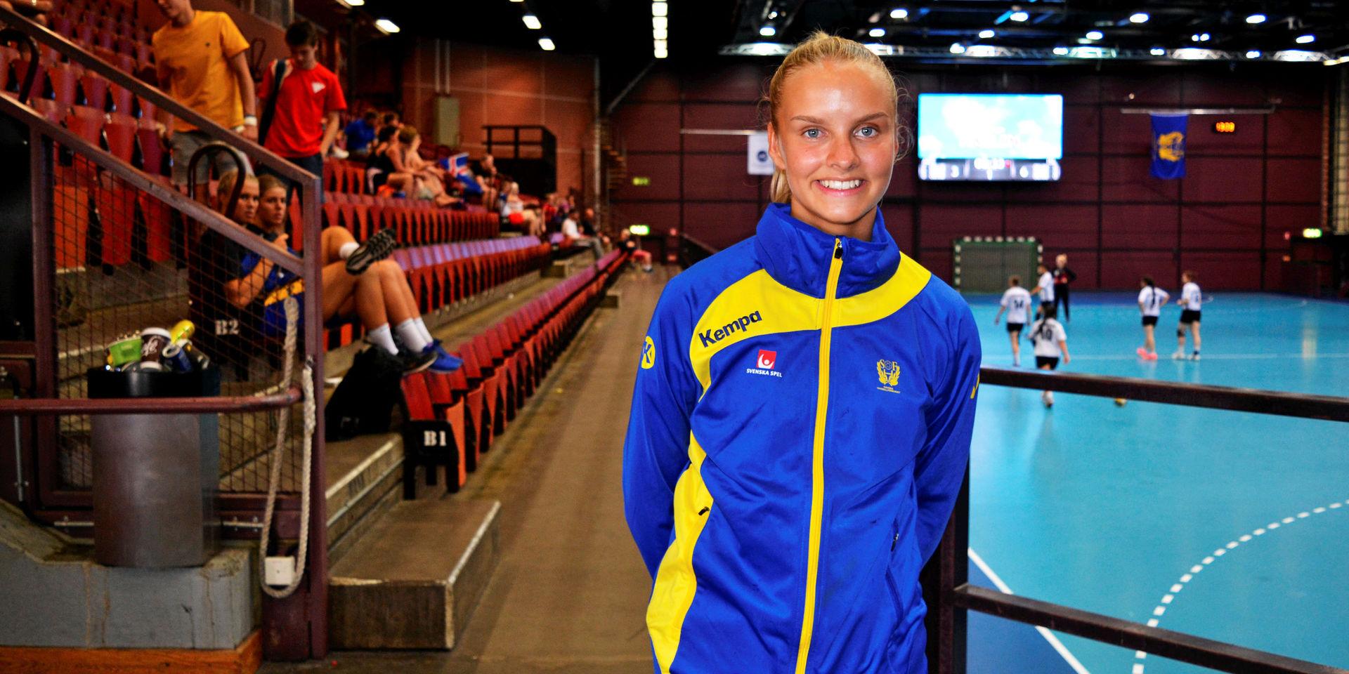 Johanna Östblom har tidigare varit en del av den svenska landslagstruppen. Bland annat spelade hon European Open Championship som spelades under 2018 års upplaga av Partille cup. 