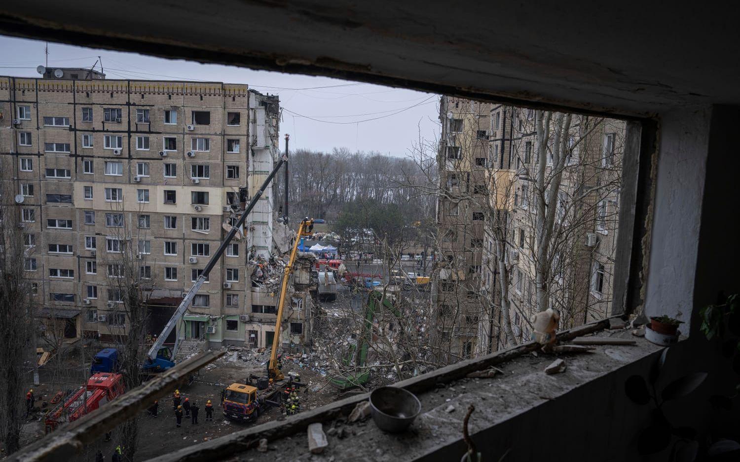Rescue workers clear the rubble from an apartment building that was destroyed in a Russian rocket attack at a residential neighbourhood in the southeastern city of Dnipro, Ukraine, Monday, Jan. 16, 2023. (AP Photo/Evgeniy Maloletka)  MAL106