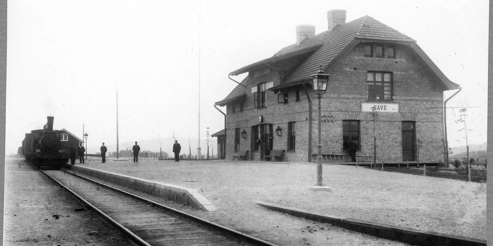 Den ursprungliga järnvägsstationen vid Säve då Bohusbanan öppnades år 1905. Ett tag var det postkontor. 