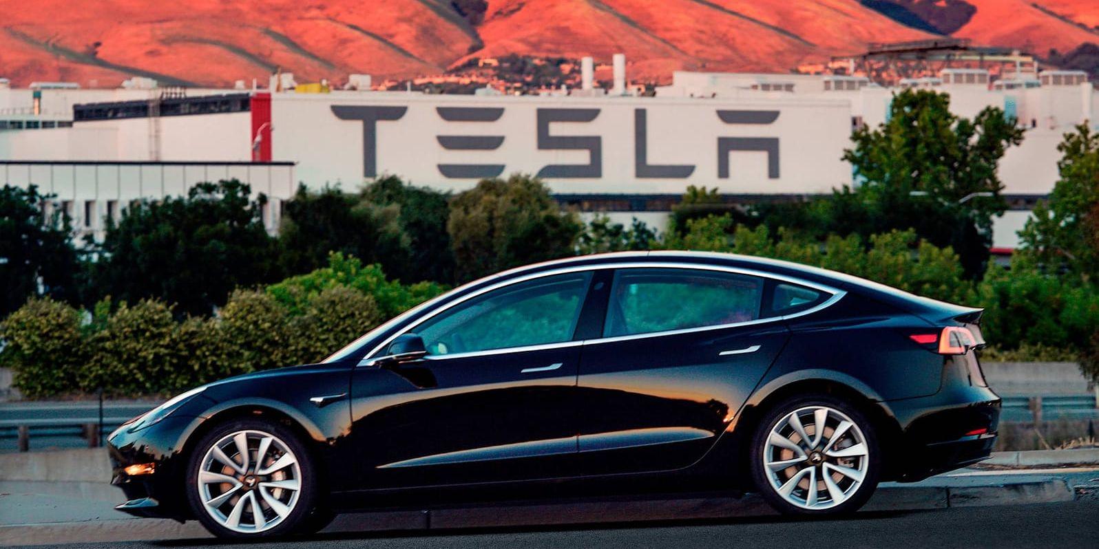 Investerare tror att Teslas nya Model 3 kommer att kannibalisera på försäljningen av föregångarna S och X. Arkivbild.