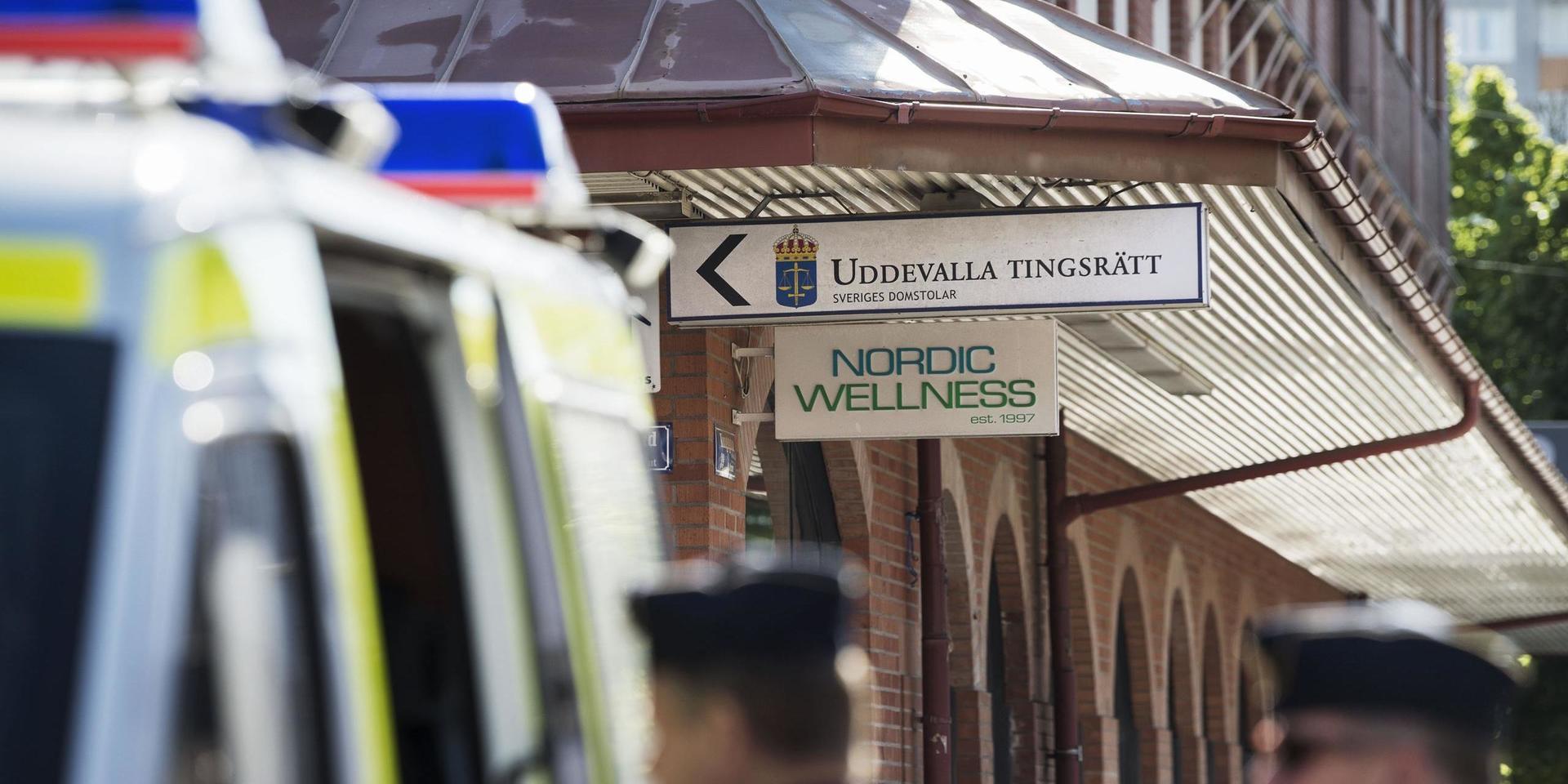 Under rättegången var polispatruller på plats utanför Uddevalla tingsrätt