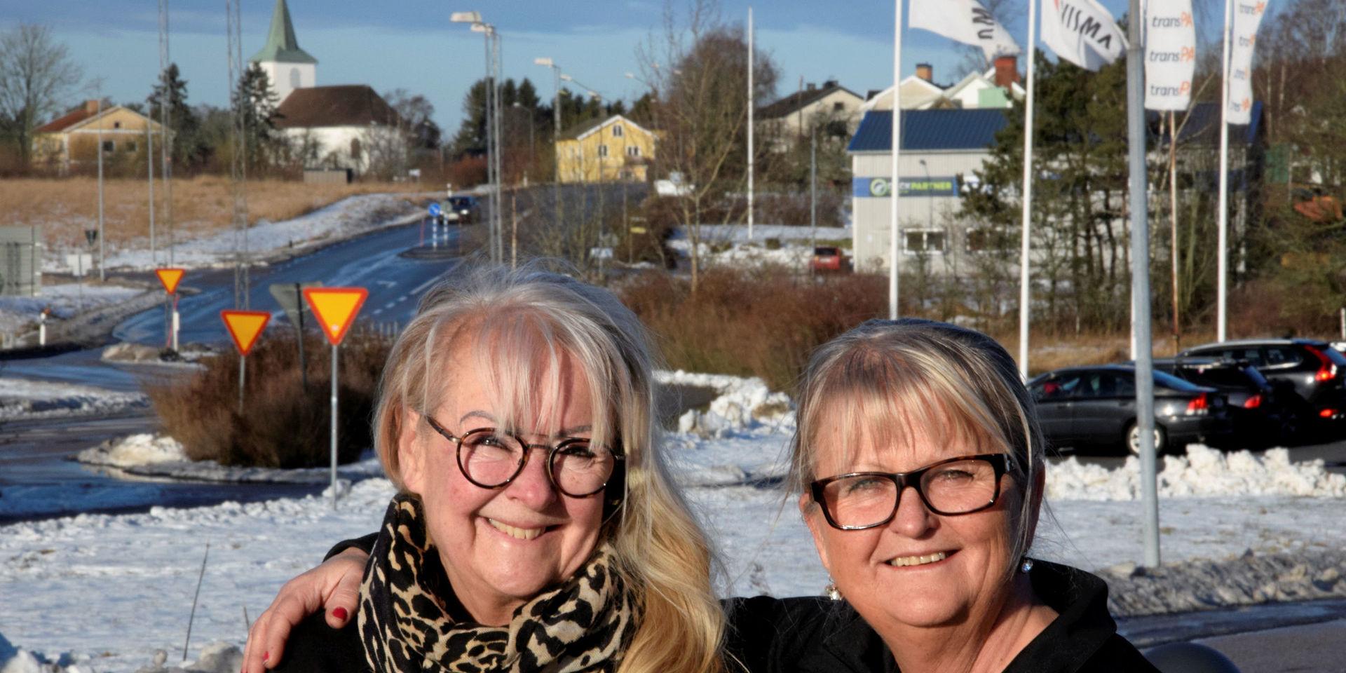 Systrarna Ann-Marie och Charlott Andersson har sålt lampor i sin butik i Håby i 30 år men nu tänker de ägna sig åt annat,
