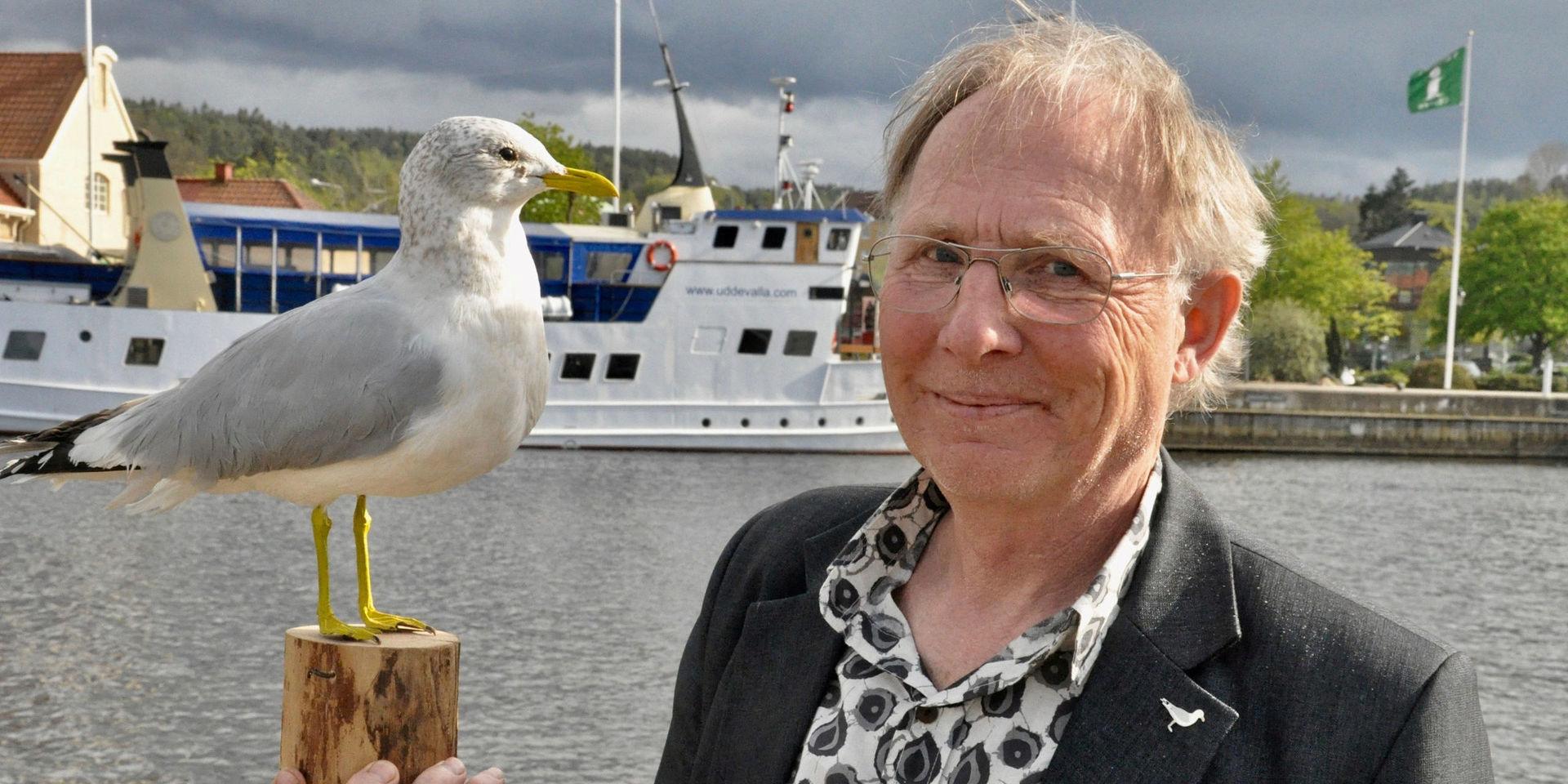 Den vanliga fiskmåsen är Jan Uddéns favoritfågel. &quot;Fiskmåsen är Sveriges mest kompletta fågel, säger Jan, som ibland skämtsamt kallar sig Janne Larus. Larus är måsfåglarnas latinska släktnamn.