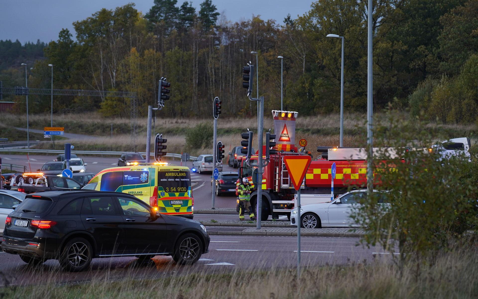 Två personbilar kolliderade i Herrestad under onsdagseftermiddagen med långa köer som följd på riksväg 44. 