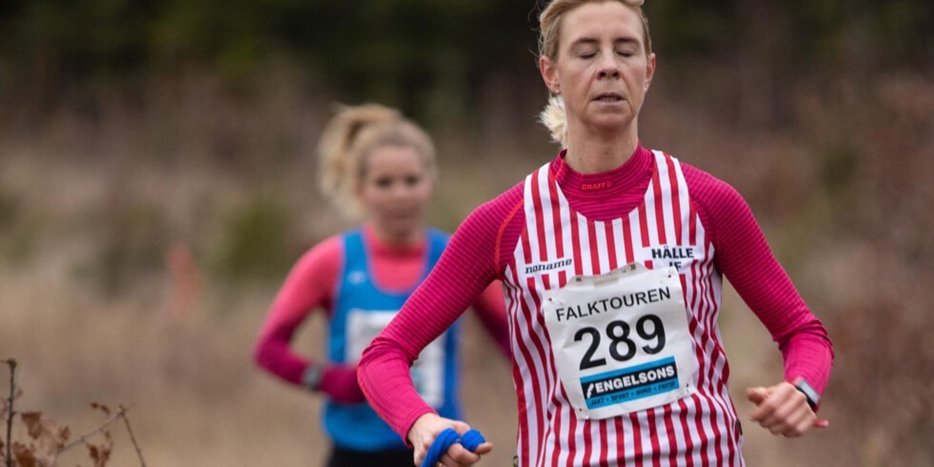 Hällelöparen Annelie Johanssons svit sprack, men det blev en andraplats i den virtuella seriens sprintlopp.