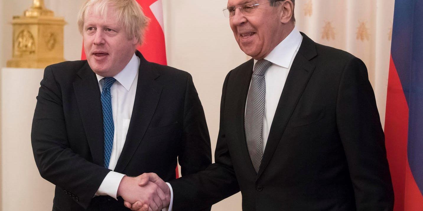 Boris Johnson tas emot av Sergej Lavrov.